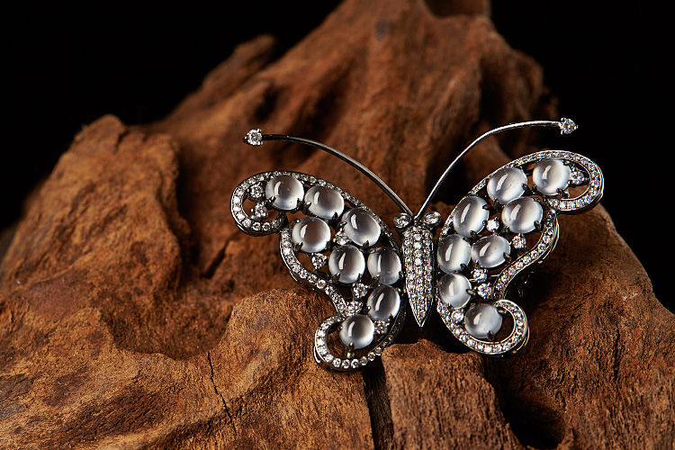 chulian\/依如初莲 18k黑金镶钻玻璃种翡翠 蝴蝶胸针 \/ 挂坠