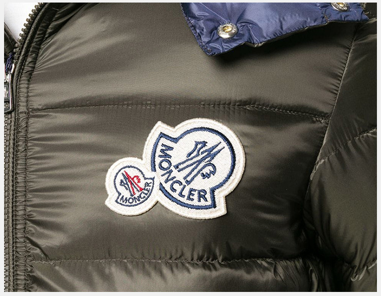 moncler 蒙口 18秋冬服装 男士深绿色聚酰胺logo胸标贴花连帽羽绒服