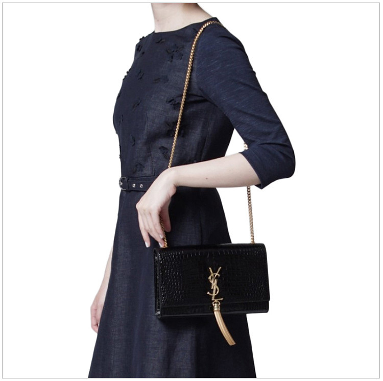 YSL 圣罗兰 2017新款 MONOGRAM系列 女士黑色牛皮logo流苏链条单肩斜挎包