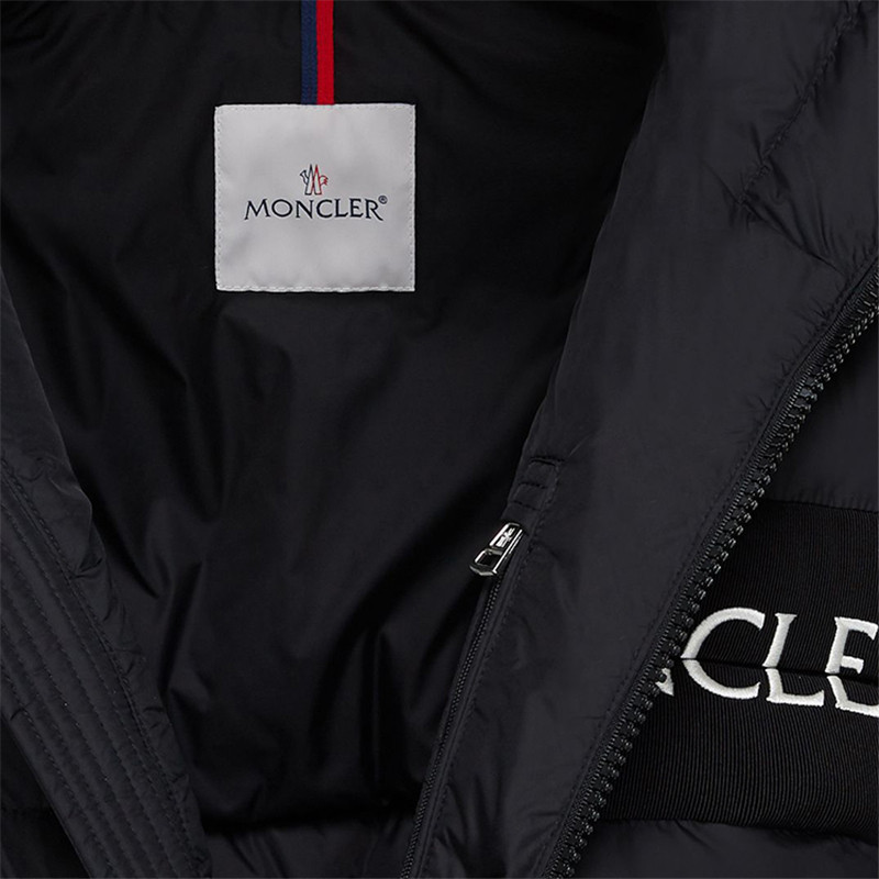 moncler/蒙克莱 新款aiton男士黑色连帽短款羽绒服