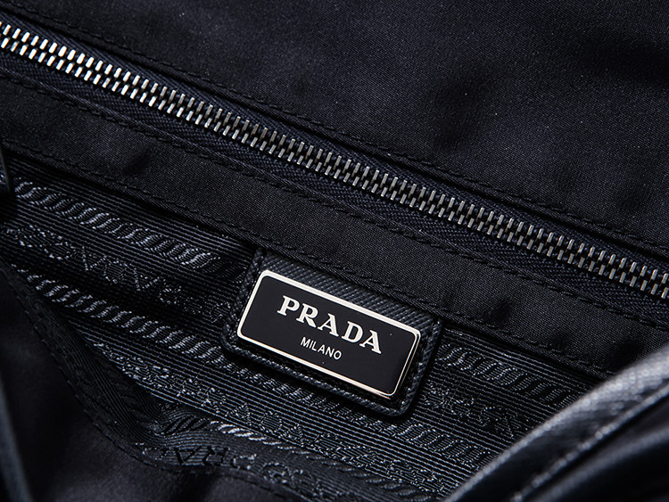 prada/普拉达 男士蓝色尼龙单肩斜挎包 2vd793064f0008