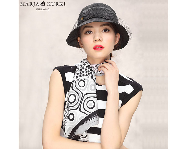 17年新品 marja kurki/玛丽亚古琦 水果印花女士斜纹绸真丝丝巾