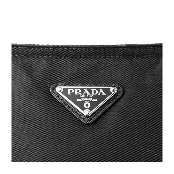 "瑕疵折扣"prada/普拉达尼龙简约设计logo点缀拉链竖款女士黑色手提斜