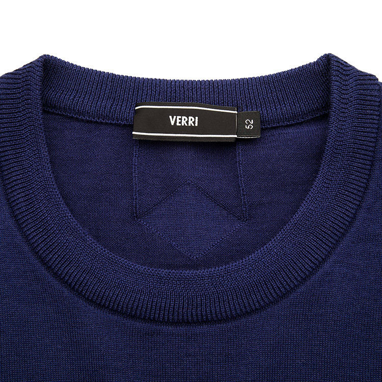 verri/verri品牌logo通过珠片,刺绣结合,工艺感强,花型饱满的羊毛材质