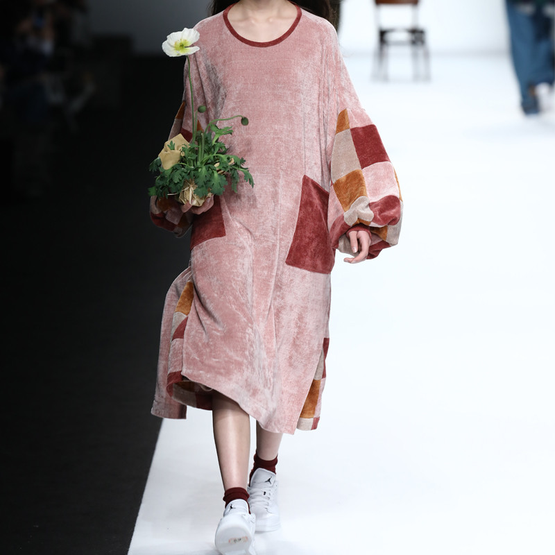 再造衣银行reclothing/再造衣银行18秋冬新品女士连衣裙拼布灯笼长袖