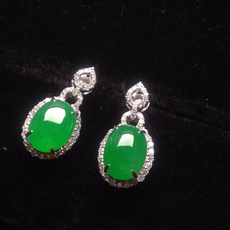 伟德国际翡翠冰种耳钉镶嵌效果图璀璨夺目！翡翠冰种耳钉镶嵌效果图欣赏