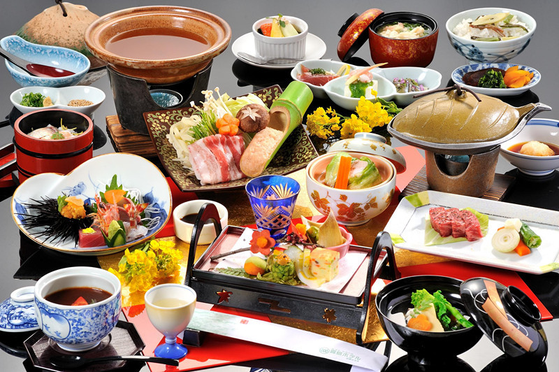 在古香古色的房间内,品尝极端讲求精致的料理,是日本饮食文化的精髓