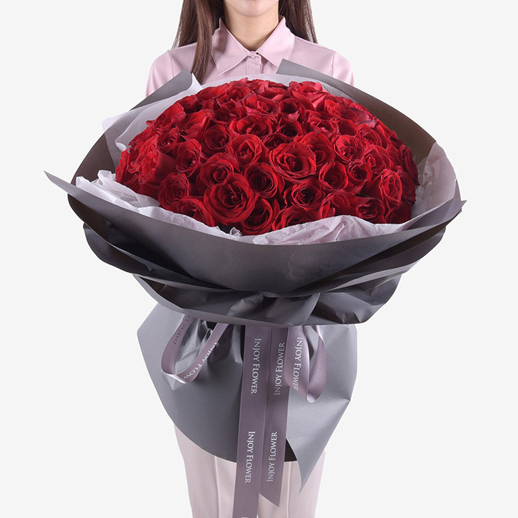 injoy flower丨heartbeat心跳-99支红玫瑰熊抱花束【限北京同城】