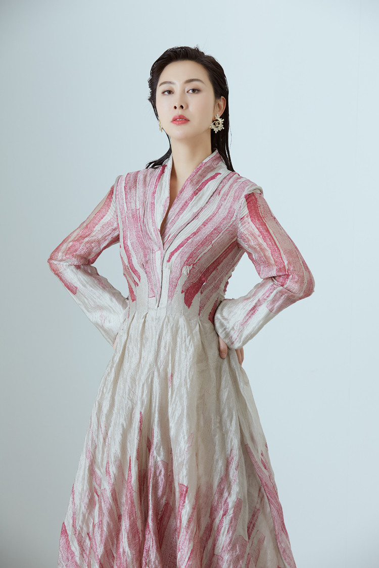 tracy chu/tracy chu朱熙越设计师定制19春夏新品灰粉色彩条立裁连体
