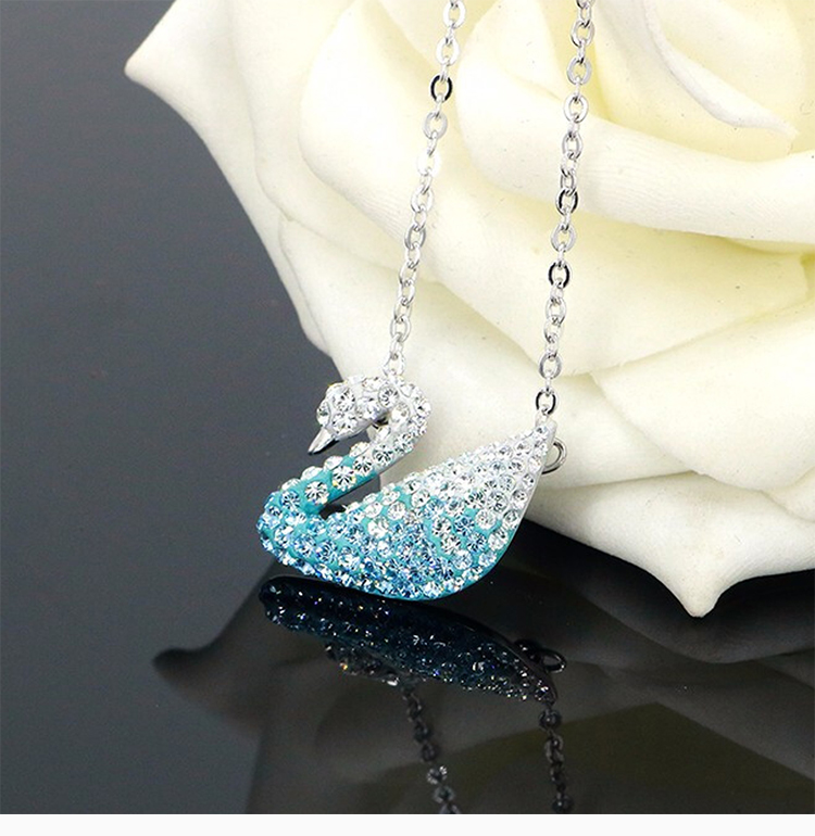 swarovski/施华洛世奇 19新品 女士蓝色渐变天鹅项链 5512094