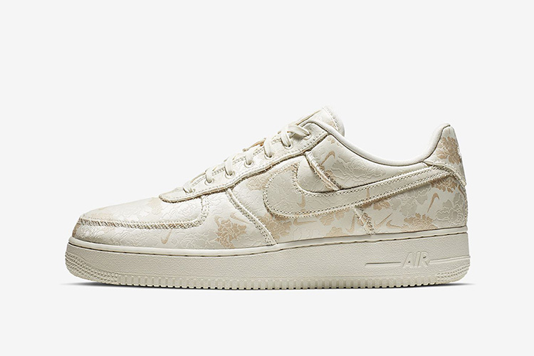 nike/耐克19秋冬男款低帮空军一号白丝绸花卉 nike af1 premium 板鞋