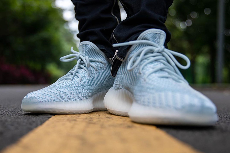 adidas 阿迪达斯 情侣款冰蓝云白yeezy boost 350 v2 cloud white