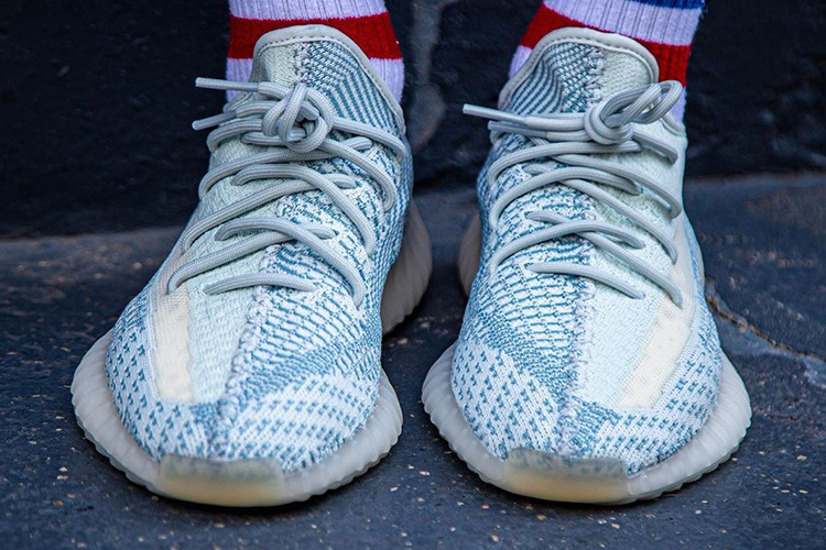 adidas 阿迪达斯 情侣款冰蓝云白yeezy boost 350 v2 cloud white