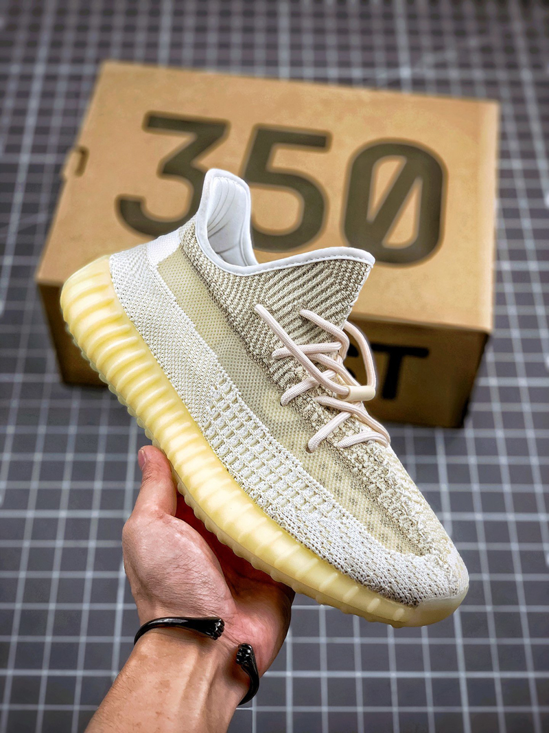 yeezy 350 v2 男女同款 米白 氧化天使 侃爷 情侣椰子跑步鞋 fz5246