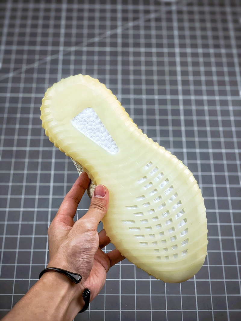 yeezy 350 v2 男女同款 米白 氧化天使 侃爷 情侣椰子跑步鞋 fz5246