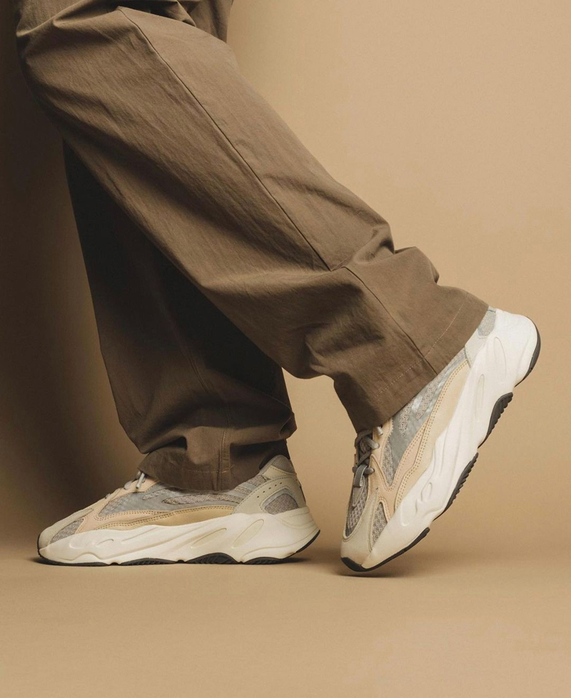 yeezy boost 700 v2 男女同款 奶油灰白 椰子700 侃爷 情侣 跑鞋gy