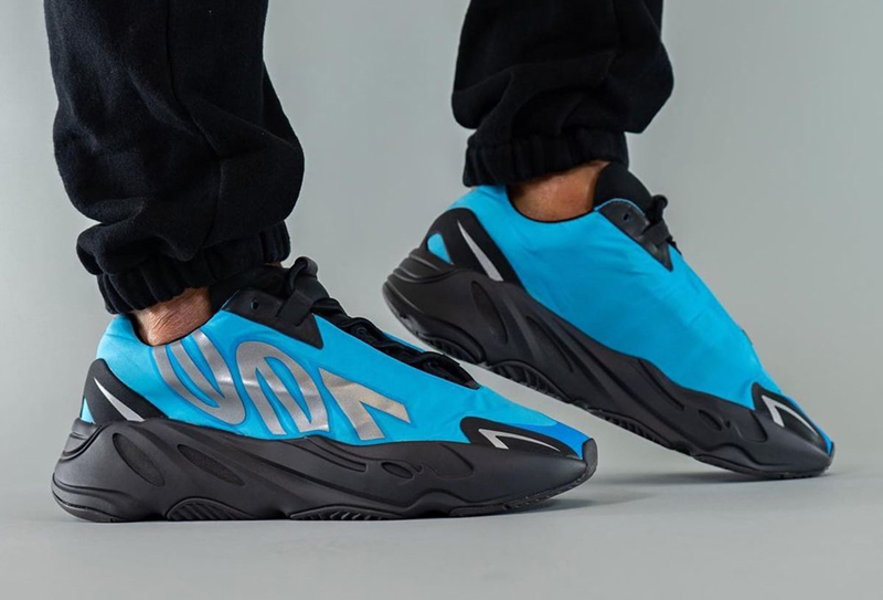 adidas/阿迪达斯 yeezy boost mnvn 男女同款 椰子700 蓝黑 侃爷复古
