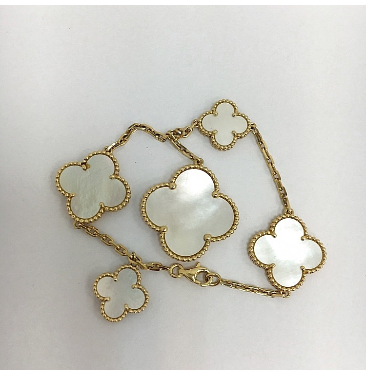 van cleef & arpels(梵克雅宝) magic alhambra系列18k黄金白贝母手链