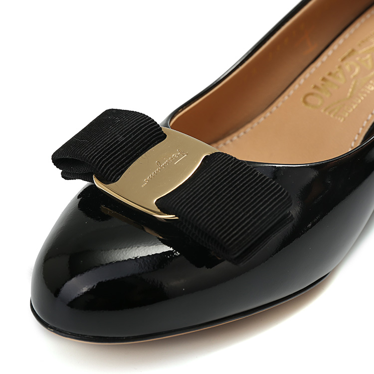 salvatore ferragamo(菲拉格慕) 黑色漆皮蝴蝶结坡跟鞋35.5