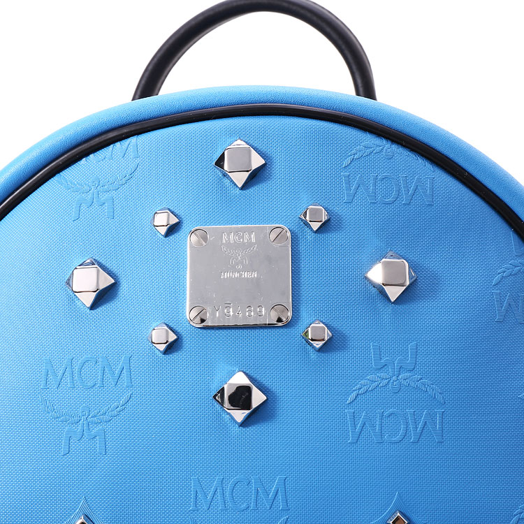 mcm(mcm) 蓝色pvc铆钉装饰双肩包