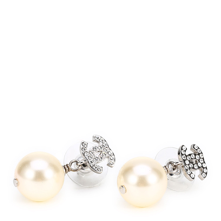 伟德bv1946官网-杀疯纽约时装周！Lana Del Rey一出场全场复古氛围感直接封神