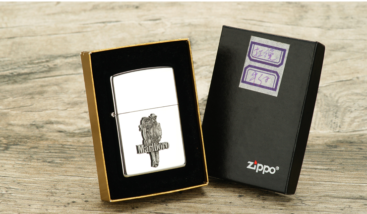 zippo打火机 万宝路抗绳牛仔 镜面铬徽章02年