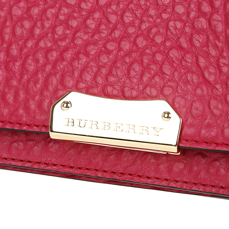 BURBERRY/博柏利 女士小号链饰粒面牛皮斜挎包 3982445 亮桃红