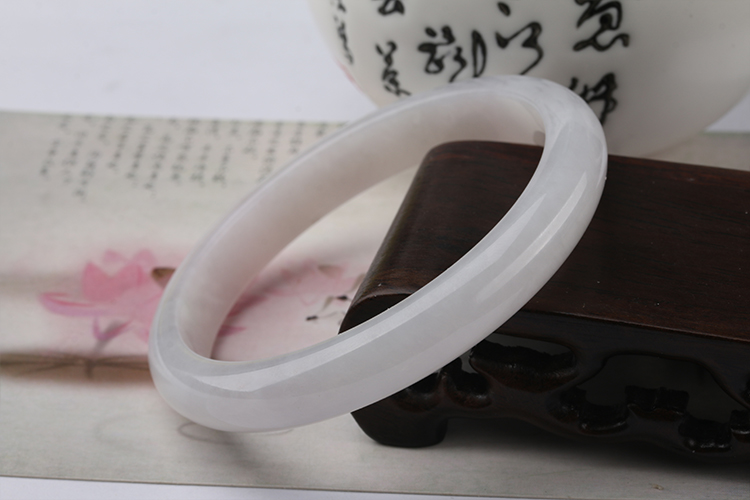 y/鼎艺 天然翡翠a货手镯 冰种 纯白 细条手镯 水足料子佳 内径约:56mm