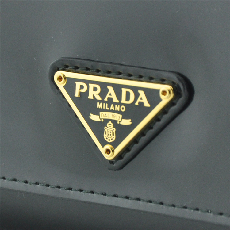 prada/普拉达*黑色三角标女士漆皮钱包1m1438