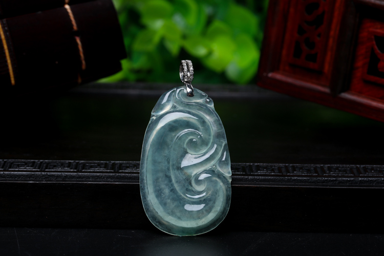 伟德国际翡翠挂件多少钱 翡翠挂件价格图片