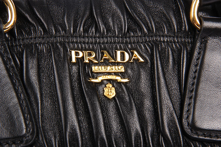 prada/普拉达黑色羊皮经典高菲女士两用手提包bn1336(配皮肩带)