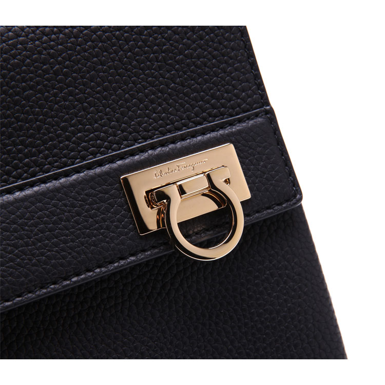 salvatore ferragamo/菲拉格慕黑色经典logo装饰女士单肩斜挎包