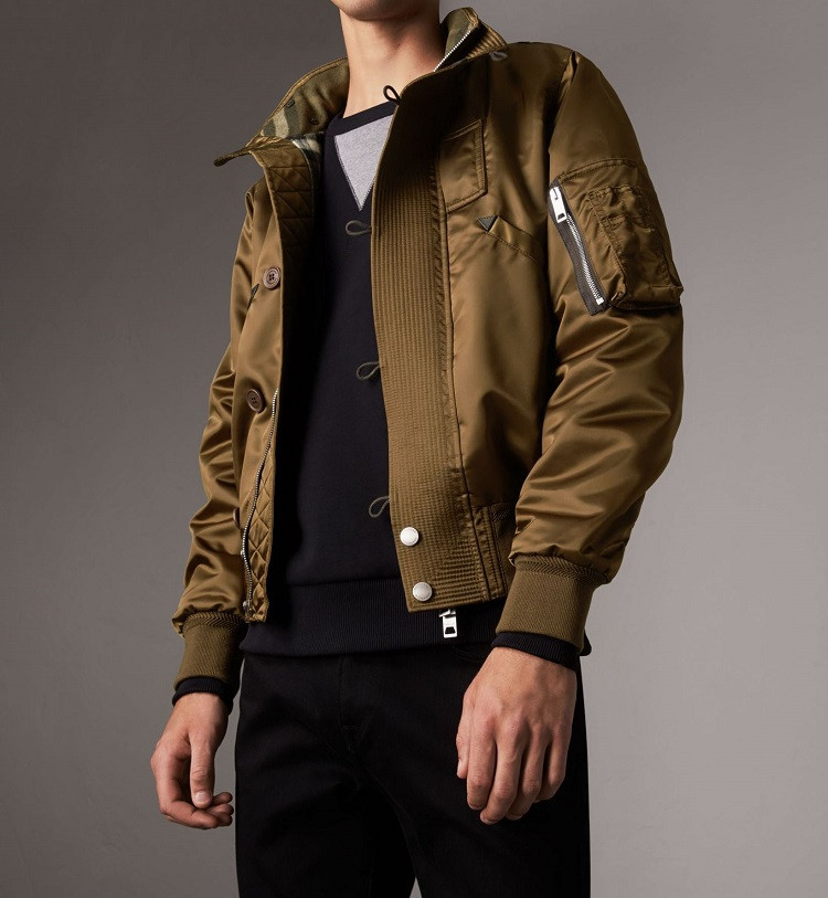 burberry/博柏利 便携式连帽尼龙飞行夹克 格纹羊毛与羊绒混纺制成的