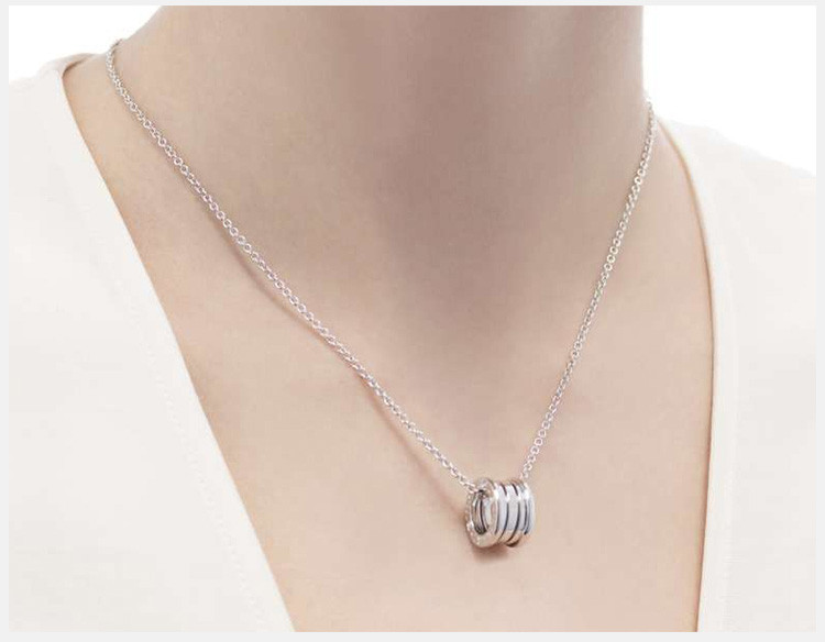 bvlgari 宝格丽 女士白金色18k金配小圆型挂坠项链