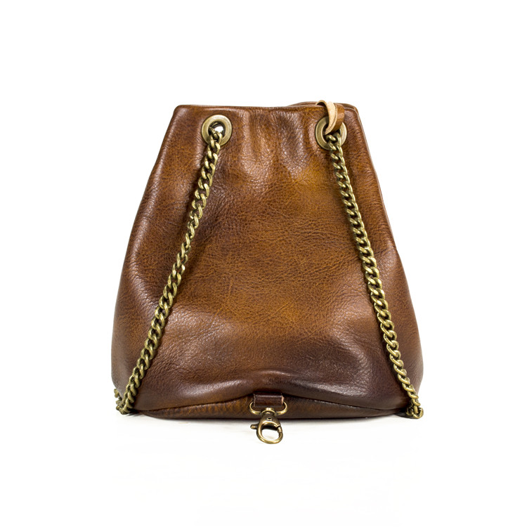 原产地: 意大利 材质:100%牛皮 颜色:深棕色 五金材质:黄铜 特点: 可