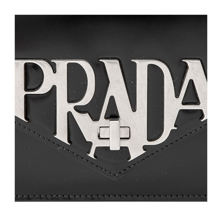 prada/普拉达 spazzolato女士小牛皮金属logo链带拼接斜挎包 1bd101