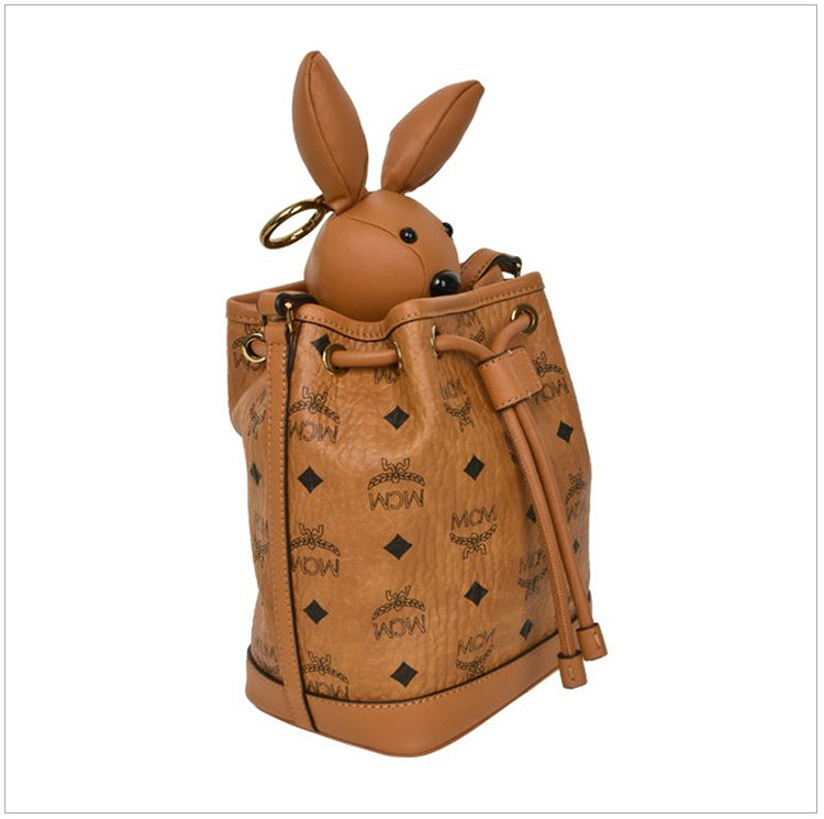 mcm/mcm 18秋冬新品/visetos系列 女士咖啡色pvc精致兔子束带斜挎包