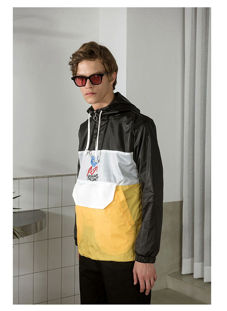 at the moment 中性款撞色设计防雨绸卫衣