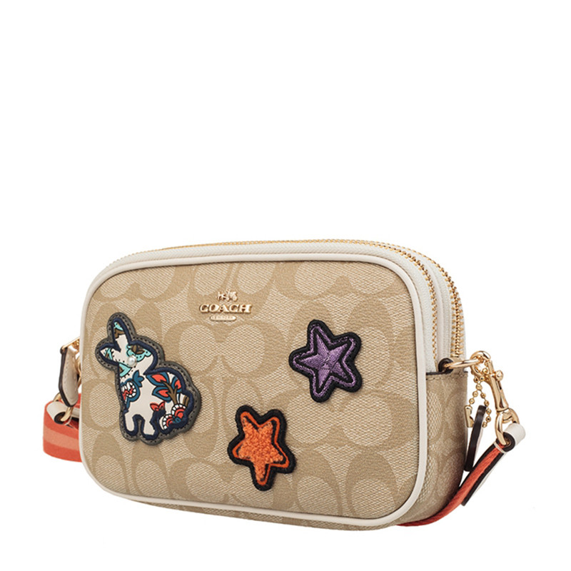 【包税】coach蔻驰crossbodypouchlogo款徽章女包斜挎椭圆包浅卡其棕