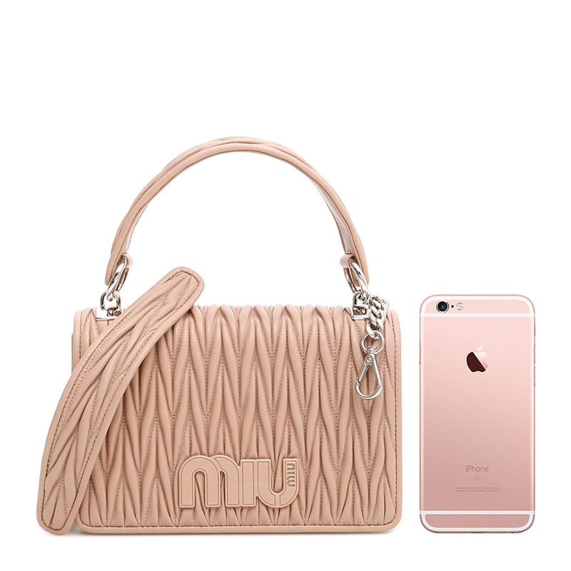 miumiu/缪缪女包 品牌logo标识 女士粉色绗缝褶皱皮质斜挎单肩包 5bh