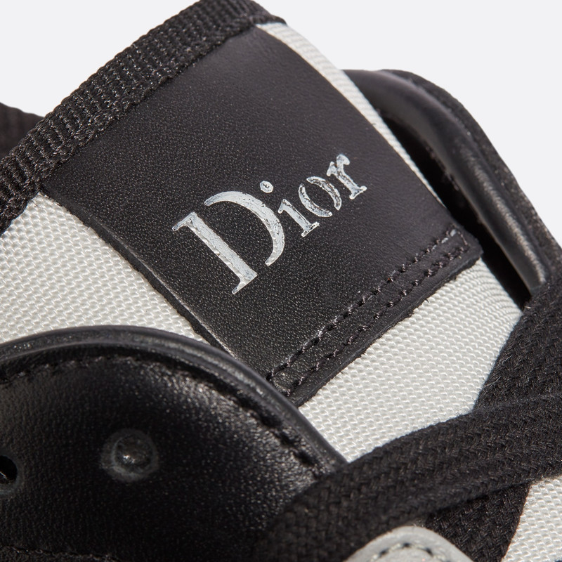 com 签名"的dior homme b02"印刷在外部                     小牛肉