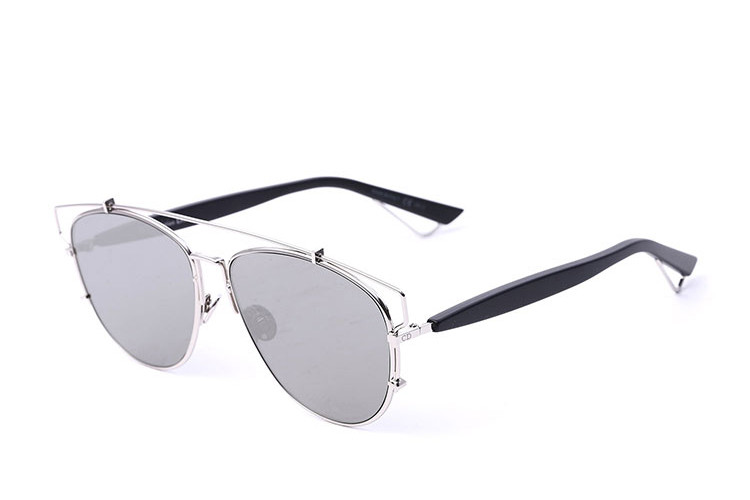 0来自寺库ios客户端|2018/05/21 12:26:06这款迪奥眼镜非常漂亮,款式