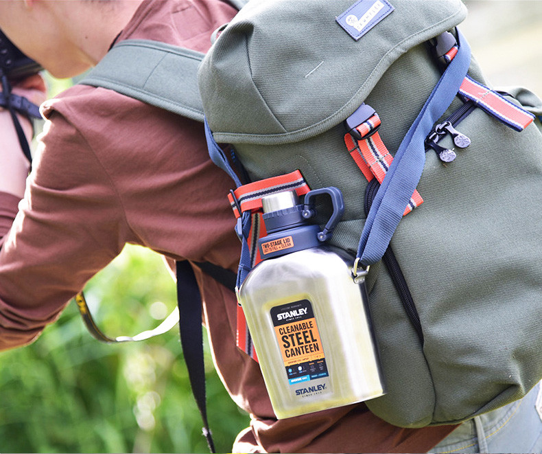  19年春夏> stanley/斯坦利 不锈钢运动旅行水壶户外便携大容量复古扁