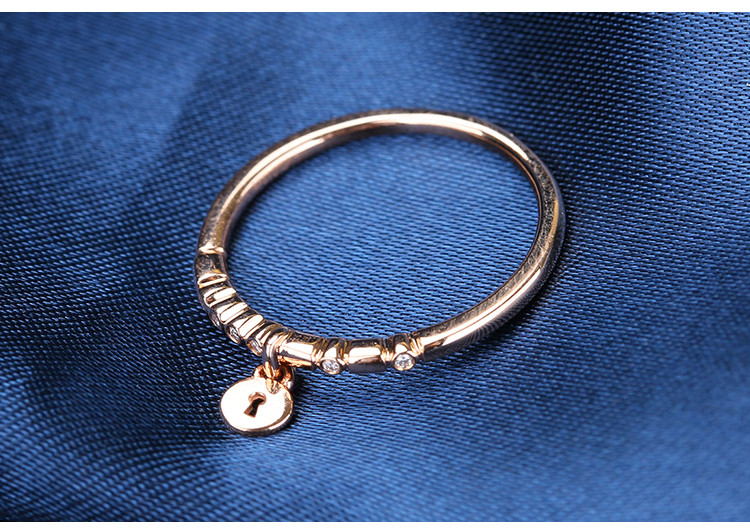 daisy fellowes/黛西法罗 k金系列戒指 女士18k金钻石时尚锁戒指 女戒