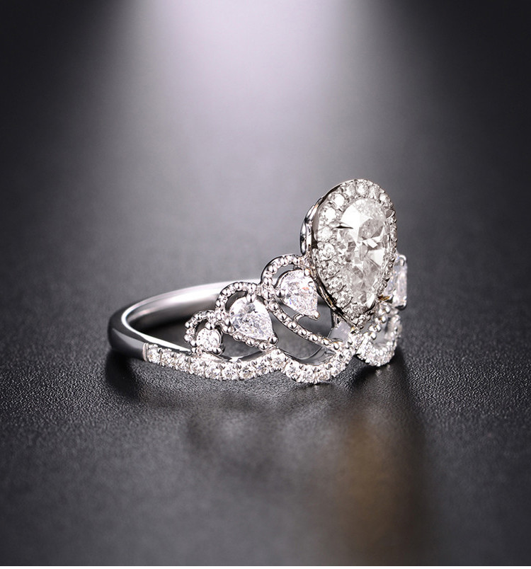 zocai/佐卡伊 一生的公主 白18k金水滴形钻石女戒皇冠钻戒珠宝礼物