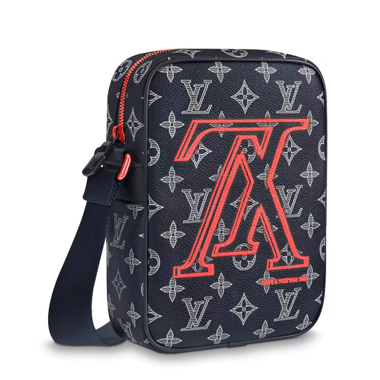 louisvuitton/路易威登 danube倒v系列男士斜挎包秀款小号帆布/配皮