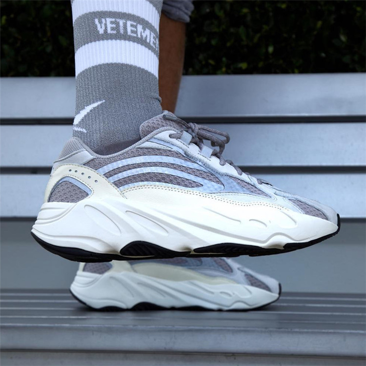 adidas/阿迪達斯 yeezy boost 700 v2 static 椰子灰白3m反光老爹鞋