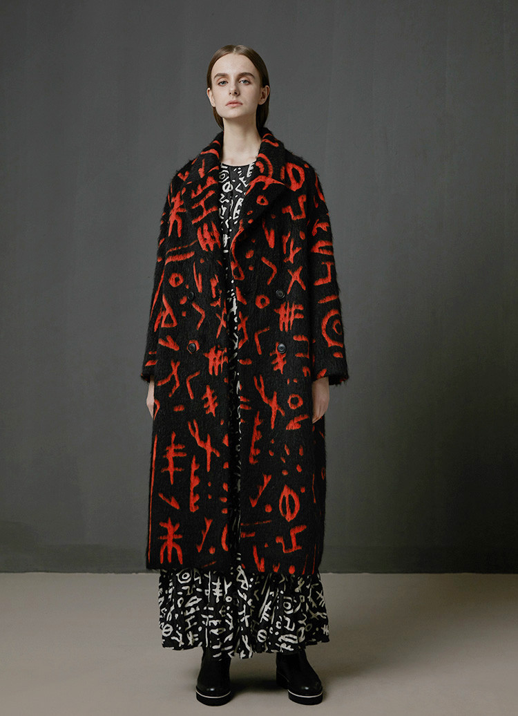 zhuchongyun/朱崇恽 甲骨文图案女士大衣