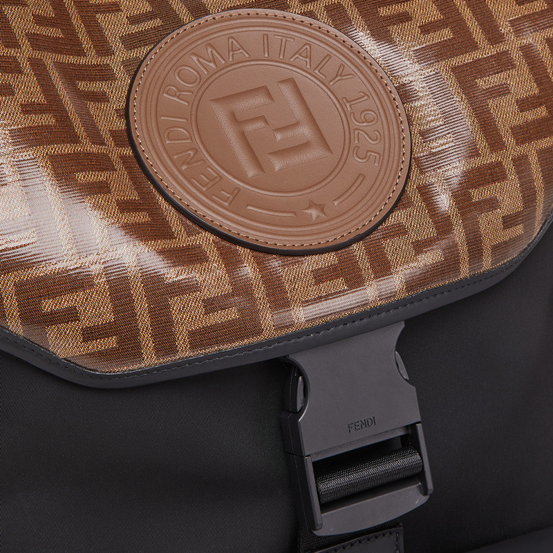 【包邮包税】fendi/芬迪 19春夏新款 男士ff图案拼色布料双肩包 7vz