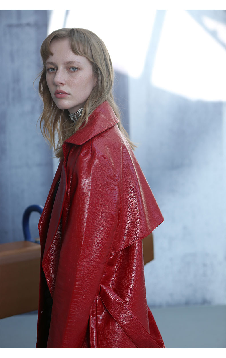 leer yao leer/leer yao leer 红色摩登蛇纹中长款皮衣风衣外套女士